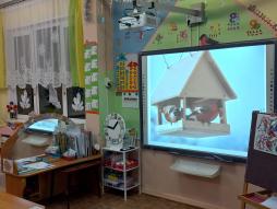 В каждой группе нашего ОУ активно используются ТСО - интерактивые экраны, для коррекции речевого развития воспитанников с ОВЗ (с тяжелыми нарушениями речи)